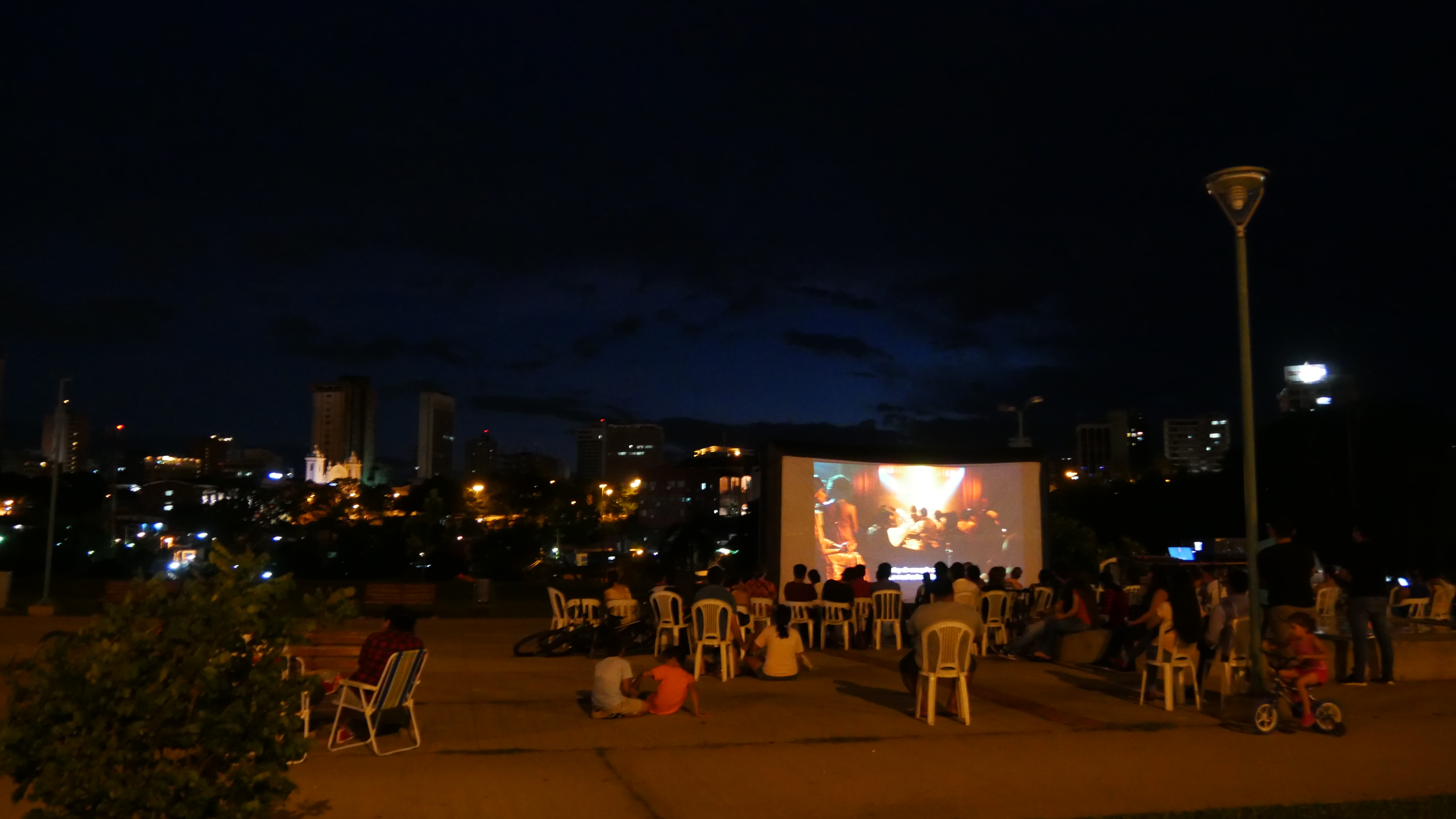 Cine de verano en la Costanera continúa “Diario Guaraní” y “Calle Última”