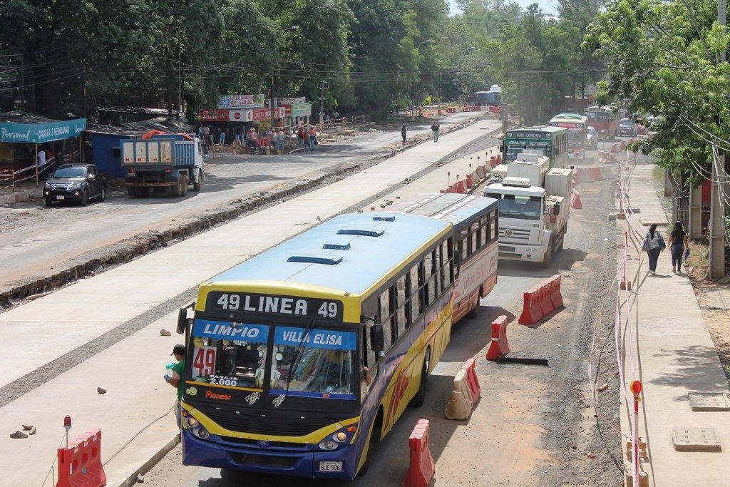Trabajadores en zona de metrobús afectados por las obras Trabajadores en zona de metrobús afectados por las obras