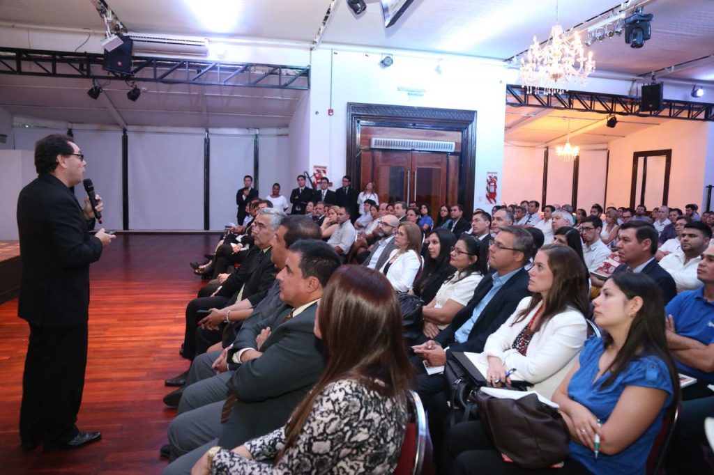 Experto del FMI resalta ventajas y oportunidades de la factura electrónica