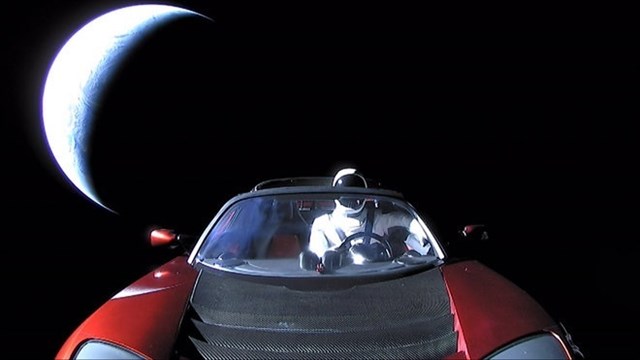 Starman se despide con una última foto desde el espacio.