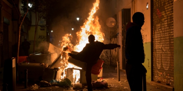 Violentas protestas en Madrid por la muerte de un vendedor ambulante senegalés