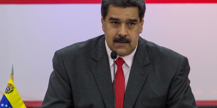 Gobierno de Maduro niega muertes en hospitales por el apagón y pide calma