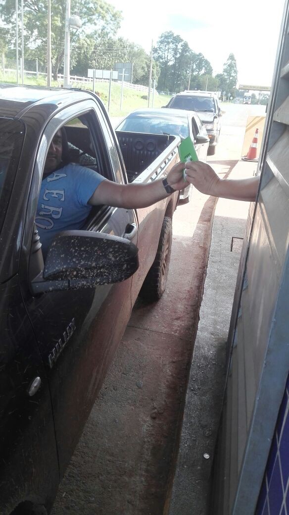 MOPC apoya campaña de educación financiera con distribución de folletos en puestos de peaje