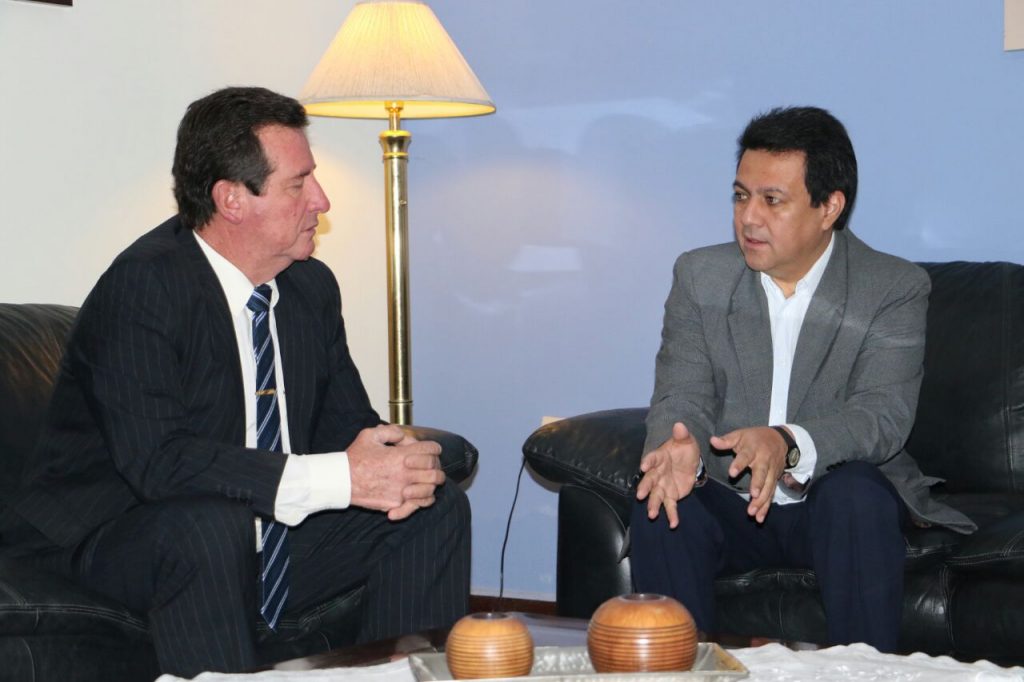 Ministro de Educación visita Ñeembucú