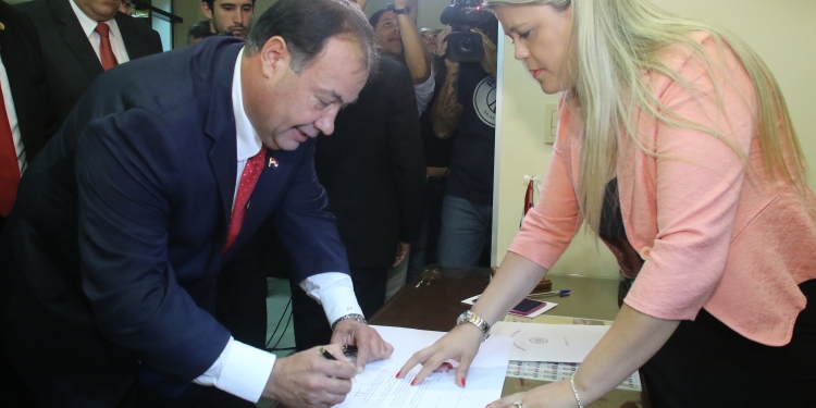 Vicepresidente paraguayo renuncia para dedicarse de lleno a campaña al Senado