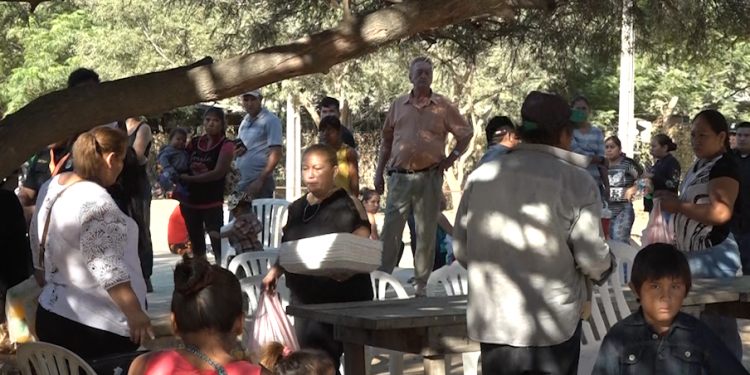 Denuncian presencia de grupo político dentro del lugar de votación Denuncian presencia de grupo político dentro del lugar de votación