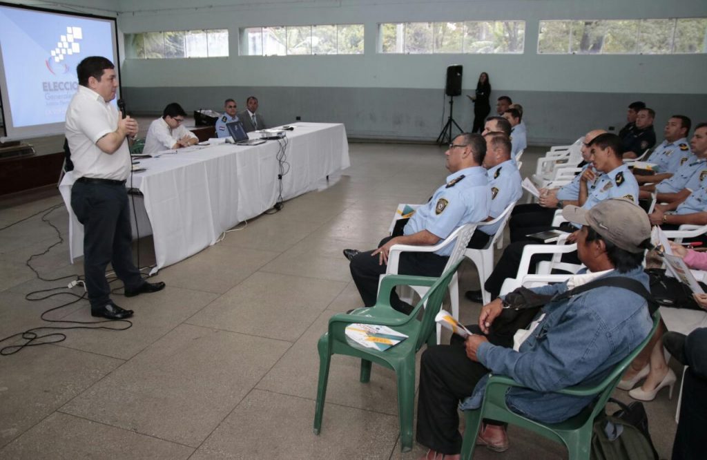 Histórica jornada de formación a policías e indígenas Histórica jornada de formación a policías e indígenas