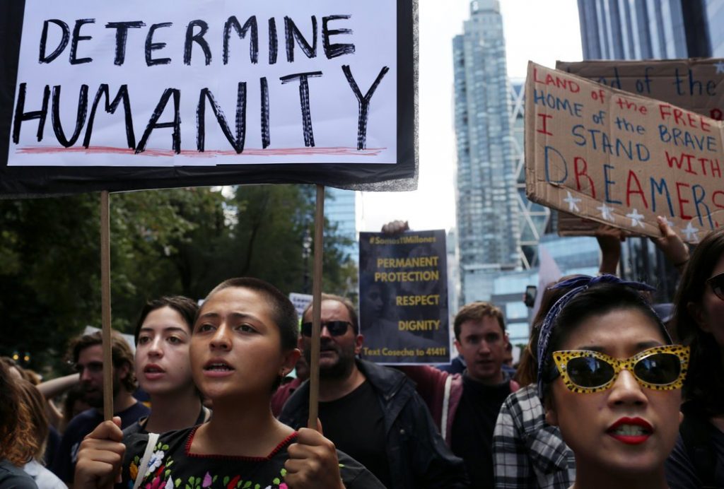 “Dreamers”, celebran fallo judicial en EE.UU. que los aleja de la deportación