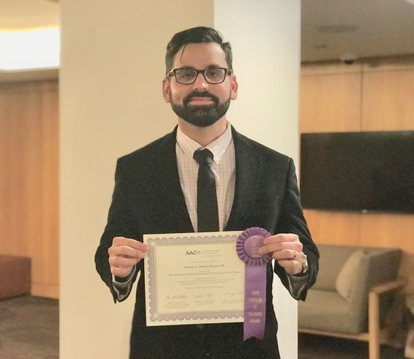 Científico paraguayo es distinguido por su investigación sobre el cáncer