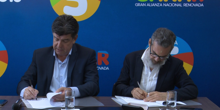 Firma de compromiso por el ambiente y el desarrollo sostenible Firma de compromiso por el ambiente y el desarrollo sostenible