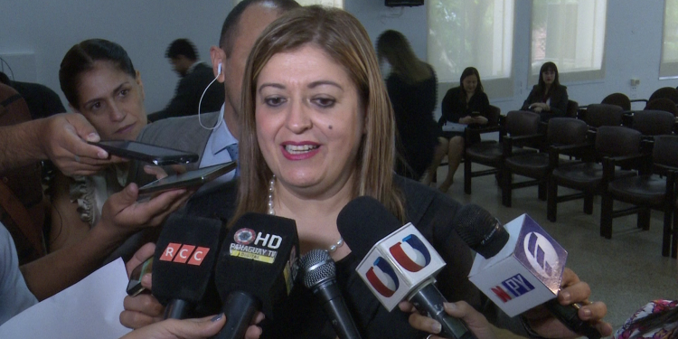 Fiscala QuiA�A?nez recibe informes sobre EPP