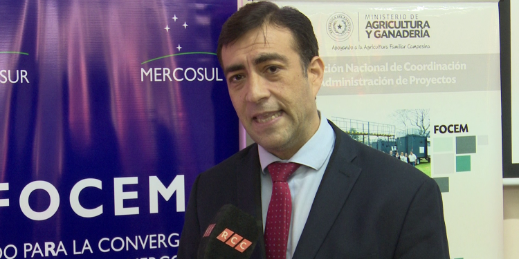 Ministro del MAG, se reuniA? con Gobernador de BoquerA?n