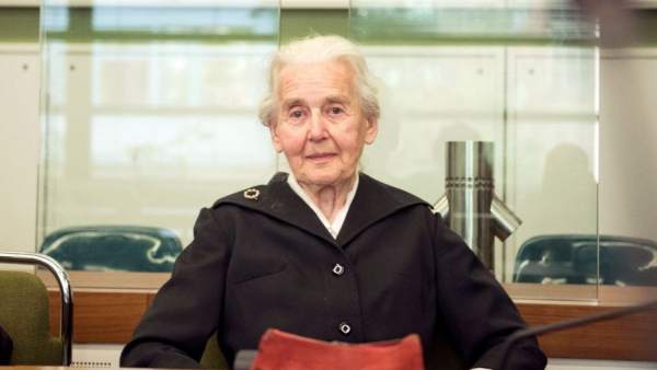 La ‘abuela nazi’, de 89 años, entra en la cárcel por negar el Holocausto