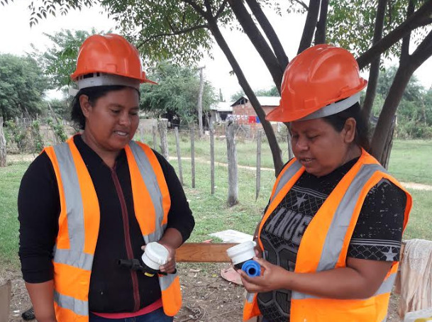 Las mujeres se incorporan en proceso constructivo en el Chaco