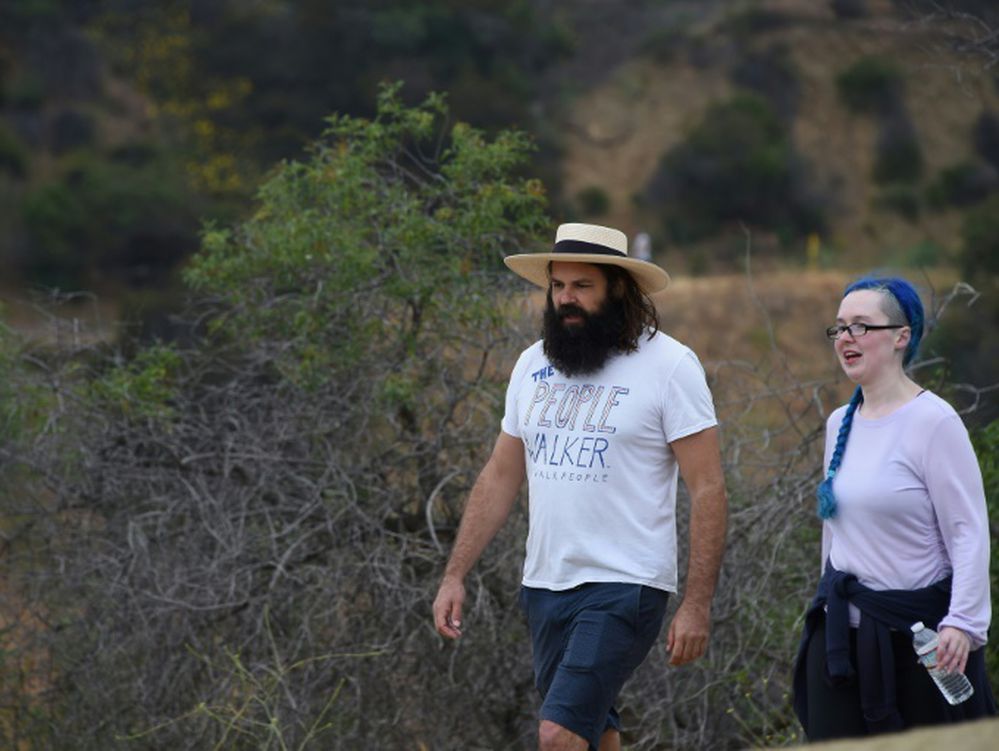 En Los Ángeles, paseadores de gente contra la soledad urbana