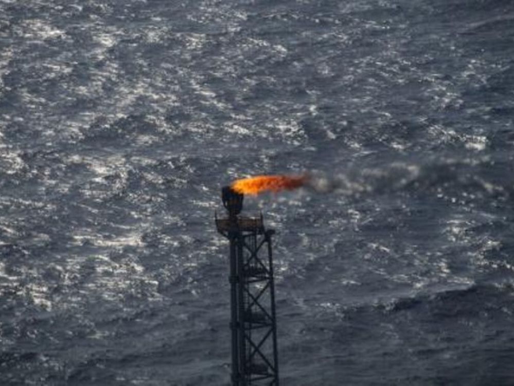 Brasil recauda 800 millones de dólares en subasta petrolera