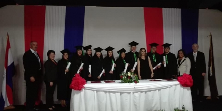 17 nuevos profesionales en contabilidad y enfermería en el Chaco