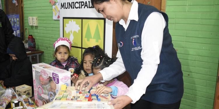 Jardín de infantes recibe donación de materiales didácticos Jardín de infantes recibe donación de materiales didácticos