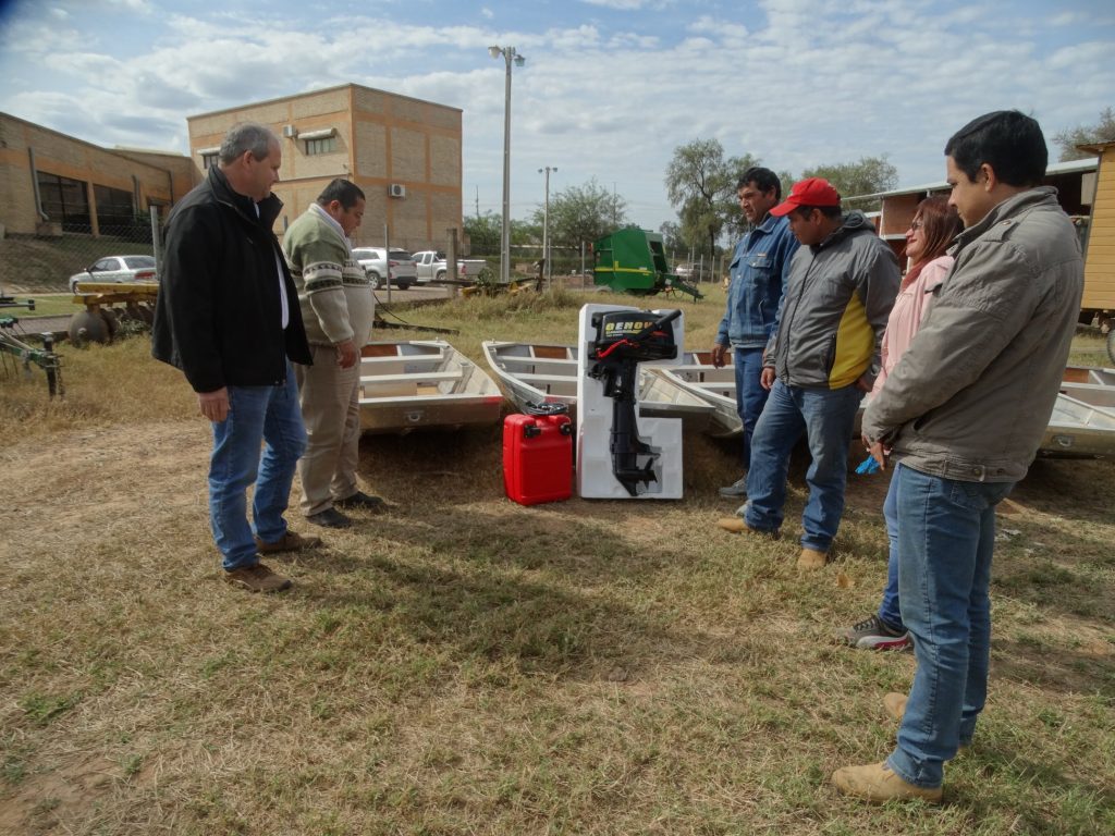 Donan lanchas a pobladores del Pilcomayo