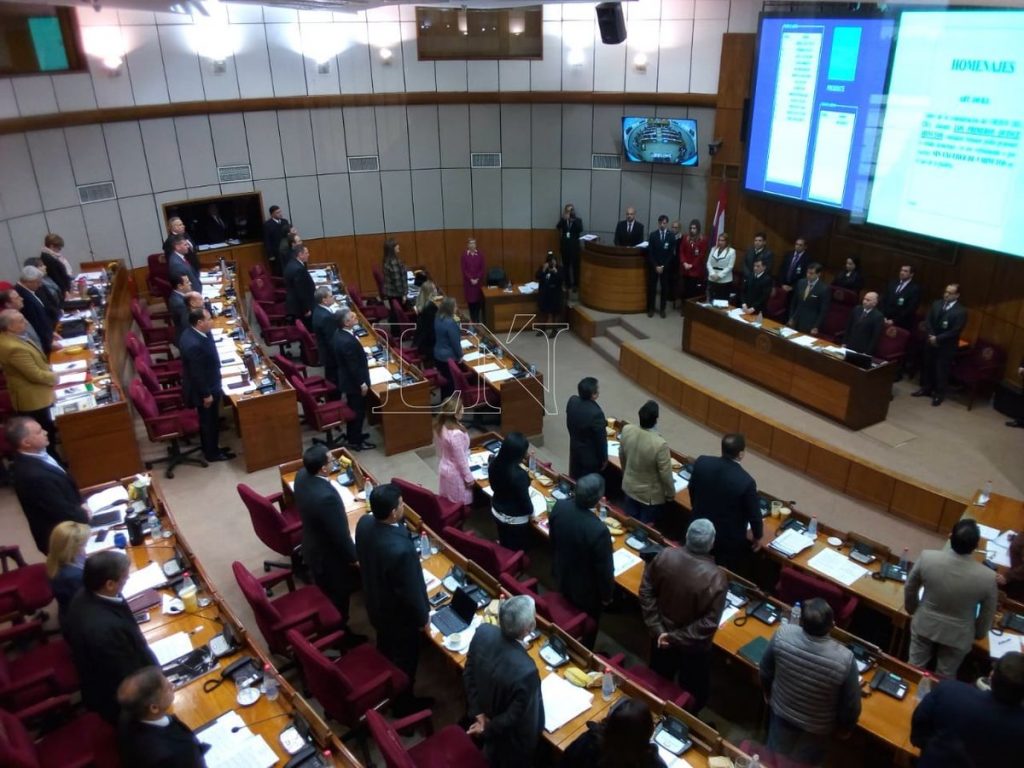 Instituciones públicas suspenden actividades por duelo Instituciones públicas suspenden actividades por duelo