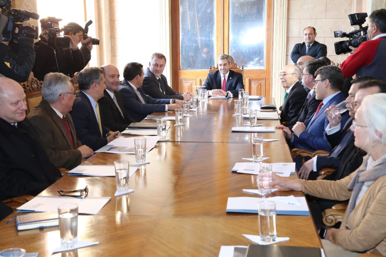 Fondo para la Excelencia dialogó sobre educación con el presidente Mario Abdo Benítez