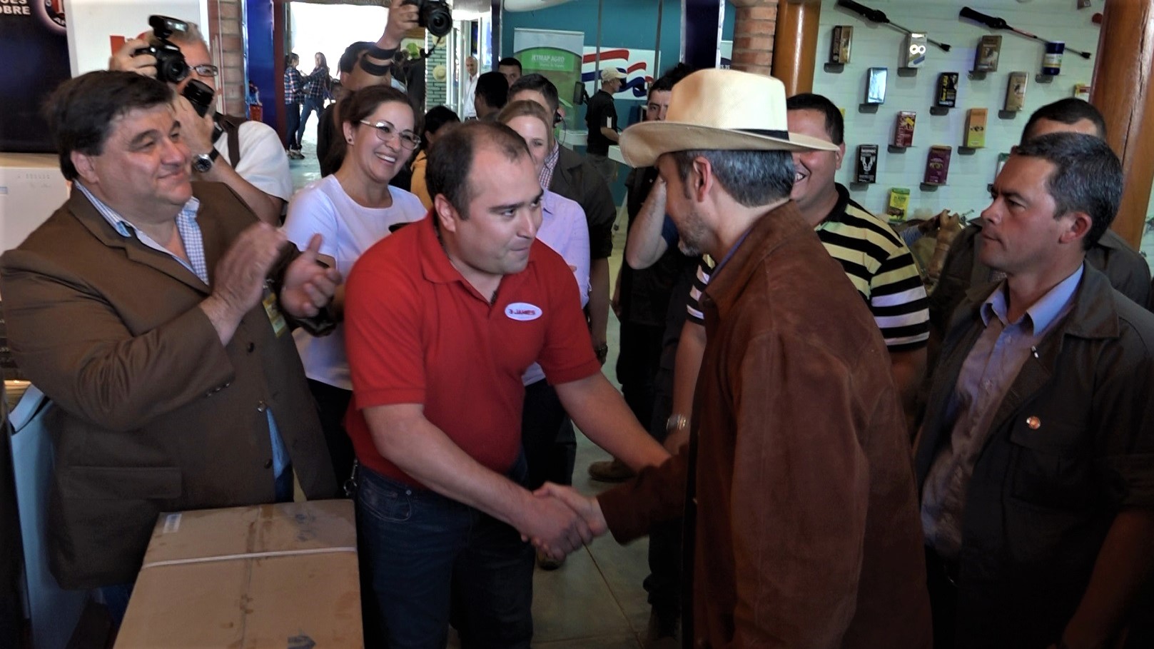 Marito dona cuatro aires acondicionados a hospitales de Mariscal Estigarribia