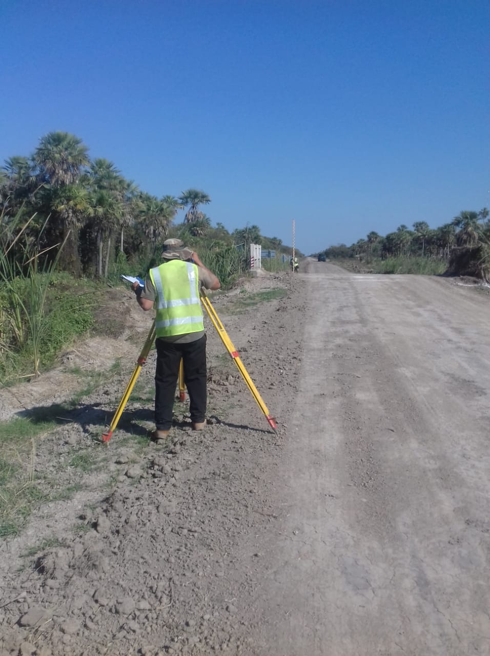 Prosigue rehabilitación de caminos en Alto Paraguay