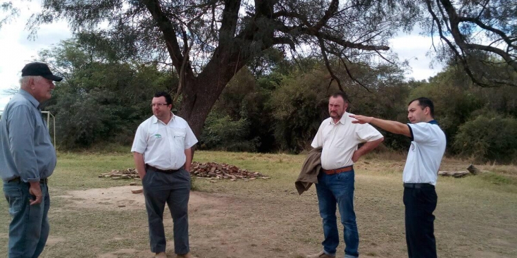 Verifican terreno para el comedor escolar en Uj’e Lhavos Verifican terreno para el comedor escolar en Uj’e Lhavos