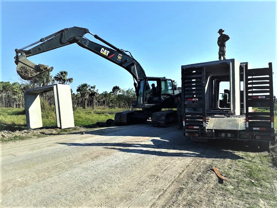 Militares siguen trabajando en el mejoramiento vial de Alto Paraguay