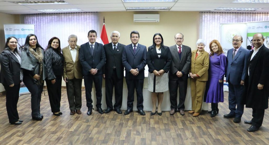 Cuatro instituciones acuerdan trabajar por las lenguas del Paraguay Cuatro instituciones acuerdan trabajar por las lenguas del Paraguay