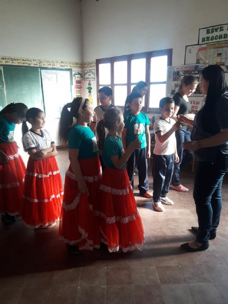 Equipos de Salud de la Familia desparasitan a escolares Equipos de Salud de la Familia desparasitan a escolares