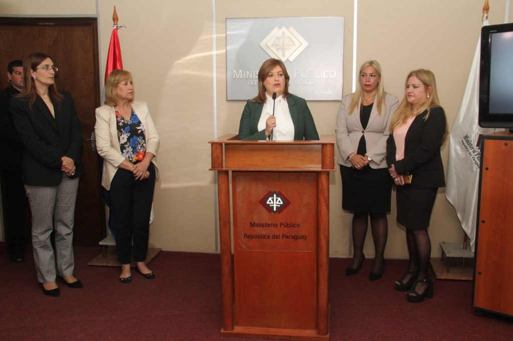 Fiscalía imputa a exfiscal General de Estado y su esposa Fiscalía imputa a exfiscal General de Estado y su esposa