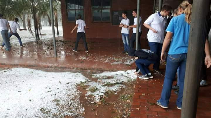 Caída de granizos en grandes proporciones en Loma Plata