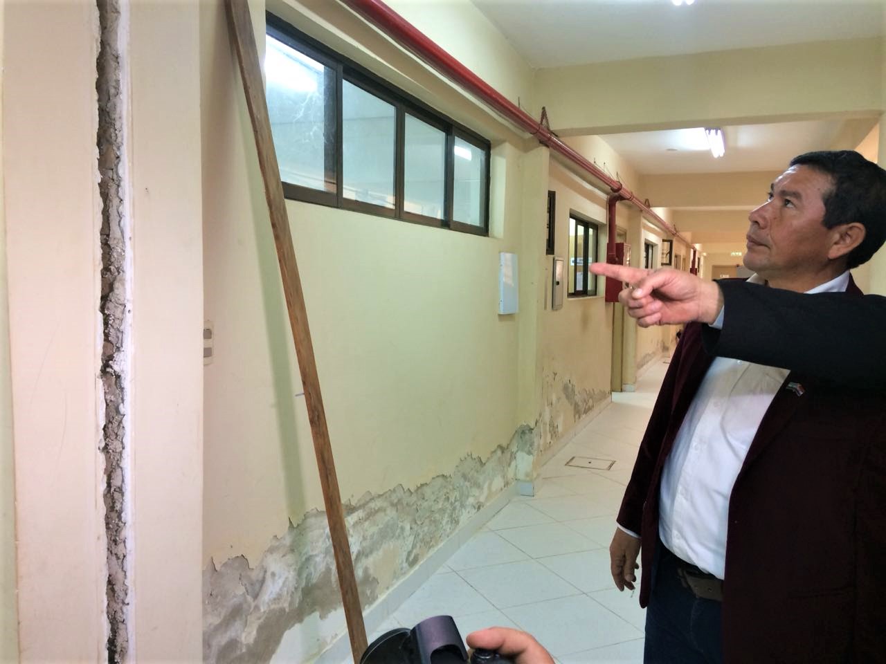 Edificio de la Gobernación de Boquerón en estado de colapso