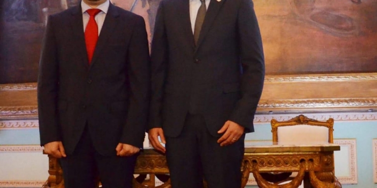 Ministro del ambiente pretende implementar tecnología para agilizar trámites