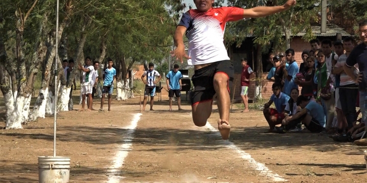 Atletismo en el Chaco: El arte de correr descalzo Atletismo en el Chaco: El arte de correr descalzo