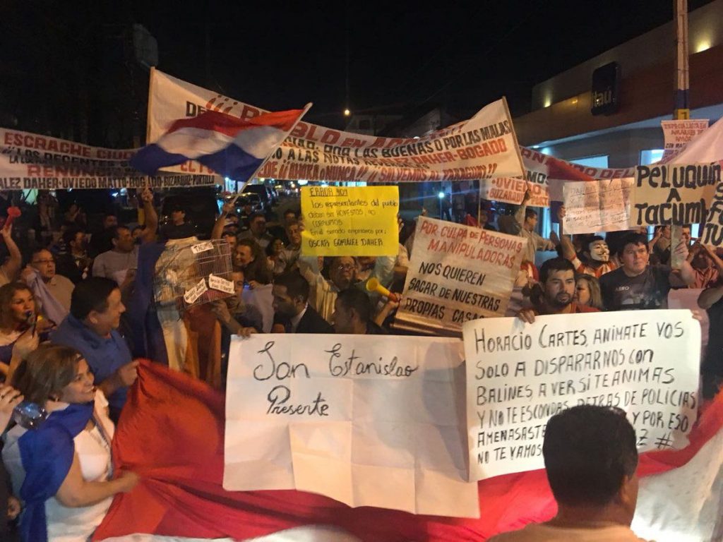 Continúa escrache a Óscar González Daher