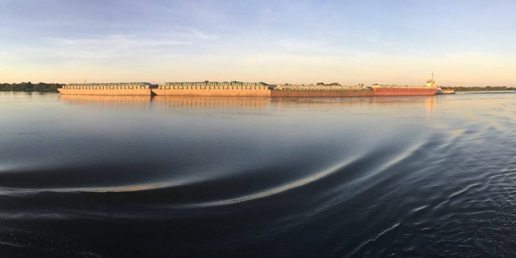 Inicio de semana laboral frío con vientos del sur y precipitaciones