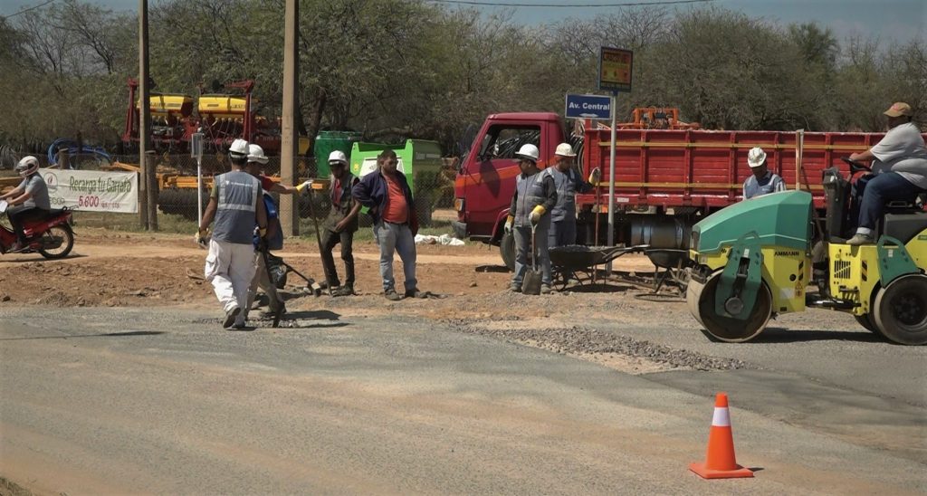 Una empresa privada realizó bacheo gratis en Loma Plata