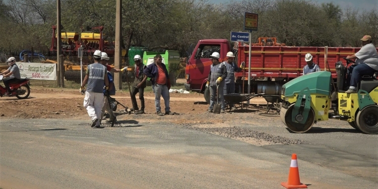 Una empresa privada realizó bacheo gratis en Loma Plata