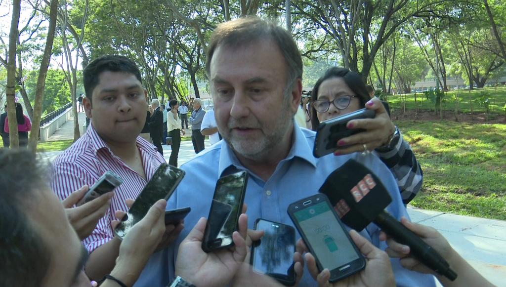 Ministro Benigno López es designado gobernador ante organismos financieros internacionales Ministro Benigno López es designado gobernador ante organismos financieros internacionales