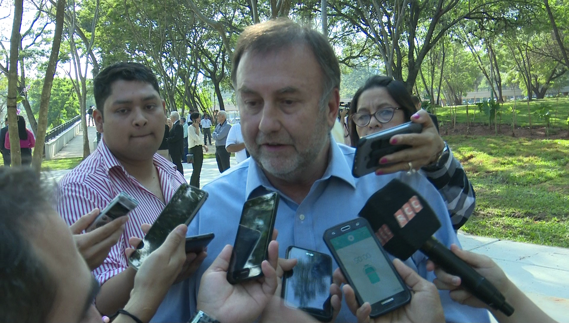 Ministro Benigno López es designado gobernador ante organismos financieros internacionales