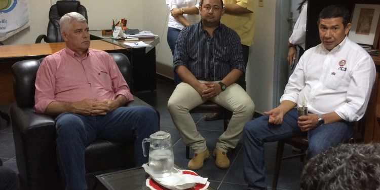 Titular del MOPC firma convenio en Boquerón Titular del MOPC firma convenio en Boquerón