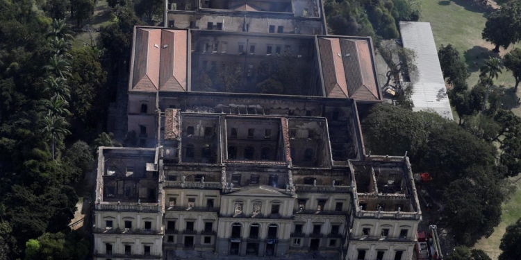 Brasil anuncia 2,4 millones de dólares para reconstruir Museo tras incendio Brasil anuncia 2,4 millones de dólares para reconstruir Museo tras incendio