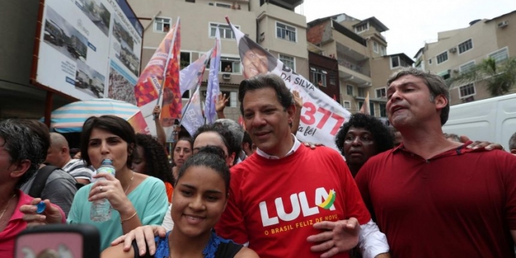 El voto femenino, clave para presidenciables de Brasil