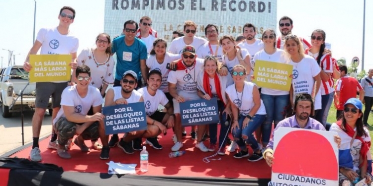 Paraguay con Récord Guinness por la cadena de sábana más larga del mundo Paraguay con Récord Guinness por la cadena de sábana más larga del mundo