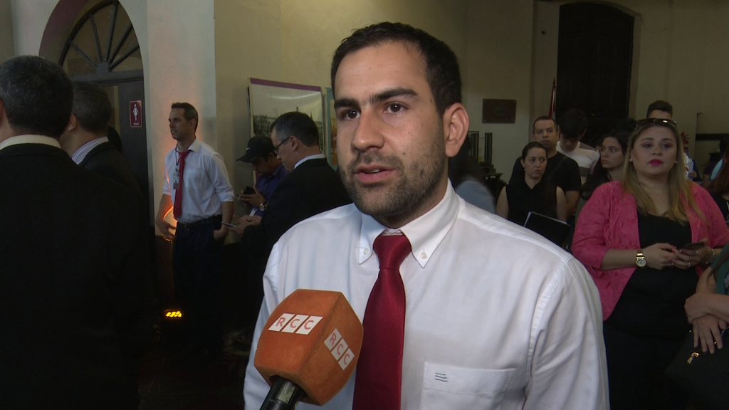 Secretaría Nacional de la Juventud sigue entregando becas