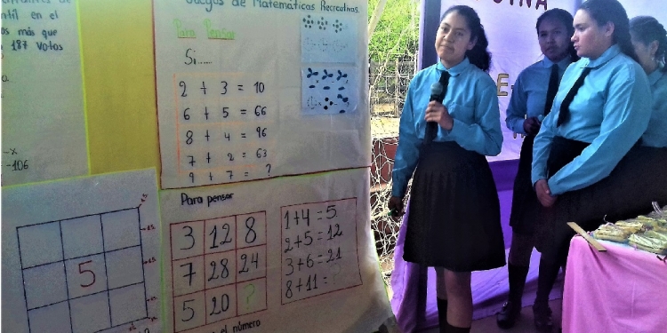 Escuela Arco Iris: Destacan creatividad de los alumnos en la primera Feria Pedagógica Escuela Arco Iris: Destacan creatividad de los alumnos en la primera Feria Pedagógica