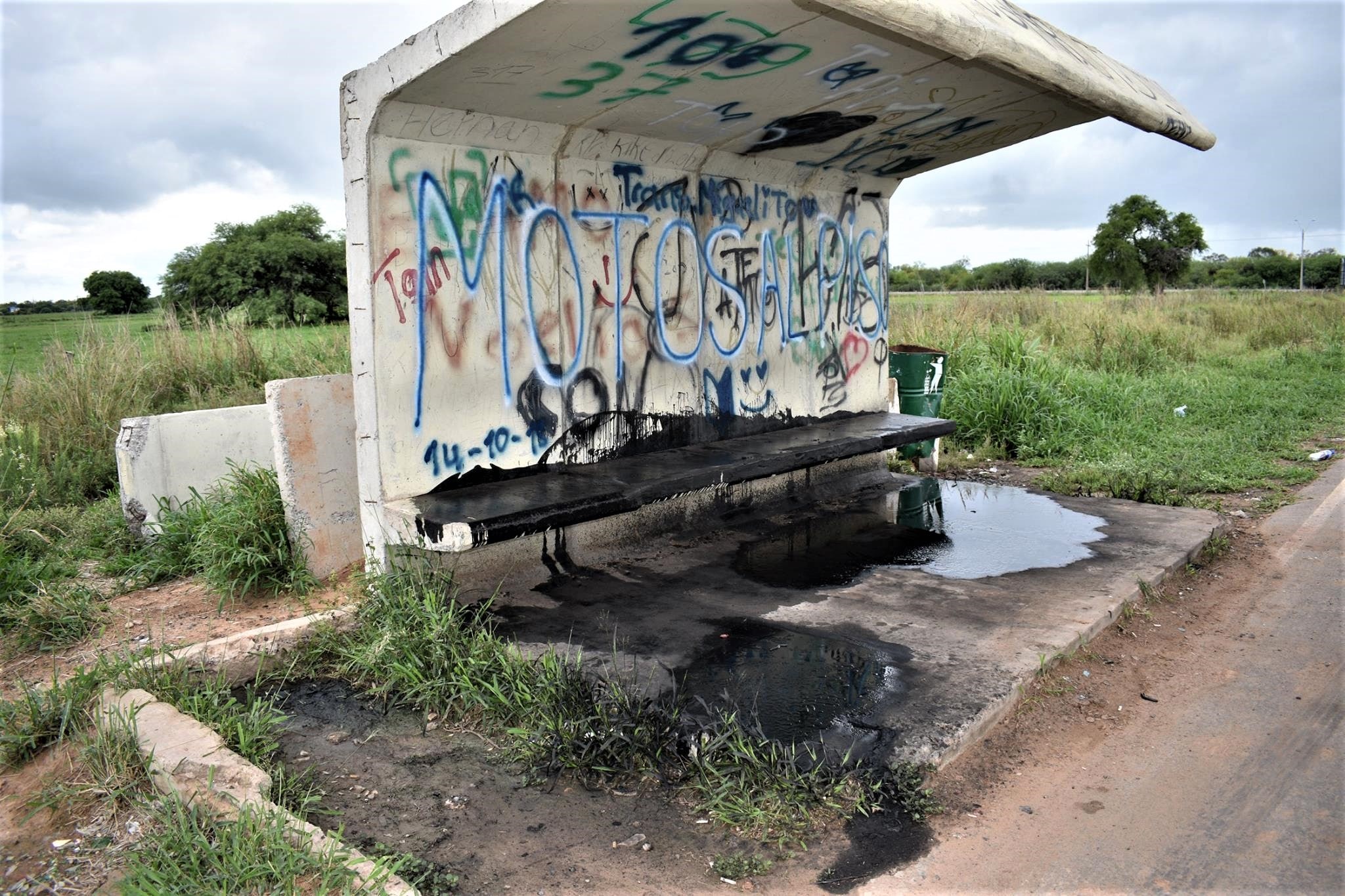 Loma Plata: Patoteros arruinan espacio público