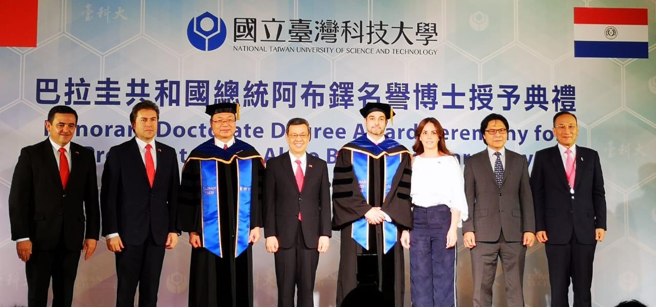 Mario Abdo recibe título de Doctor Honoris Causa en Taiwán